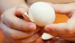 Bí kíp luộc trứng đơn giản không nứt, không lo sát vỏ
