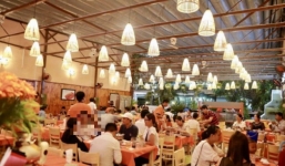 TPHCM: Đề xuất cho phép mở cửa hàng quán bán tại chỗ, đóng cửa trước 21 giờ