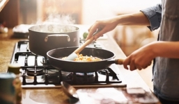 3 thói quen sai lầm nhiều người hay mắc phải khi nấu ăn có thể gây ung thư