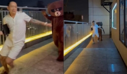 Ca sĩ Duy Mạnh hoảng hốt bỏ chạy khi bị đuổi ngoài đường, lý do không quên nhắc Tuấn Hưng