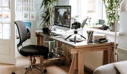 Có nên đặt bàn làm việc ngay cạnh cửa sổ, vị trí sai lầm nhiều người mắc phải cần thay đổi ngay