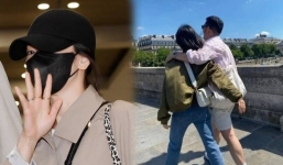 Song Hye Kyo bị soi đeo nhẫn ngón áp út sau khi rò rỉ ảnh ôm ấp trai lạ ở trời Tây