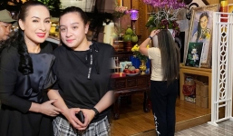 Trở về Việt Nam lần đầu sau khi Phi Nhung qua đời, Wendy Phạm có hành động khiến bao người ứa nước mắt