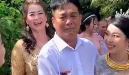 Xúc động nhưng đầy hài hước là khoảnh khắc ông bố nức nở đưa con gái về nhà chồng, sui gia buông lời bất ngờ