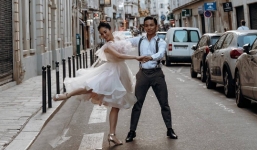 13 năm yêu nhau, Khánh Thi và Phan Hiển tái hiện lại mối tình 'chị - em' trên đất Pháp