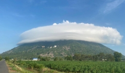Khung cảnh thiên nhiên kỳ thú 'mây đĩa bay' tiếp tục xuất hiện tại núi Bà Đen