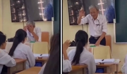 Xúc động khoảnh khắc thầy giáo rơi nước mắt trên bục giảng trong tiết học cuối cùng