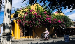 Dự báo thời tiết hôm nay 11/6: Bắc Bộ đối diện nắng nóng gay gắt, Nam Bộ mưa dông