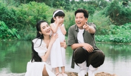 Vừa công khai diện mạo con gái, Trường Giang lại tung ảnh cực 'độc' của gia đình