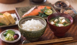 Học người Nhật cách bảo quản cơm nguội chuẩn: Vừa không mất chất, cơm hấp lại vẫn cực tơi