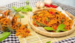 Cách làm khô gà lá chanh đơn giản, thơm ngon cực phù hợp nhâm nhi những ngày Tết