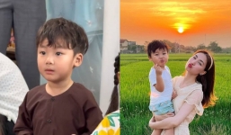 Con trai Hòa Minzy thừa hưởng năng khiếu ca hát của mẹ, diện mạo ngày càng 'trổ mã'