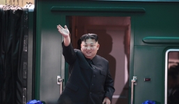Chủ tịch Kim Jong Un vẫy tay chào Việt Nam, lên tàu về nước
