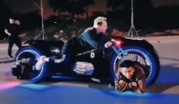 Tin tức ô tô - xe máy ngày 29/3/2019: Môtô không trục ở Hà Nội vừa chạy vừa để người nằm 