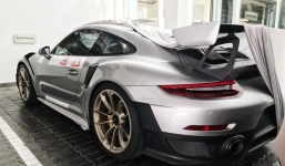 Cận cảnh siêu xe Porsche 20 tỷ về đến biệt thự của vua cafe Đặng Lê Nguyên Vũ