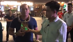 Phúc XO trả vệ sĩ 15 triệu đồng/tháng chỉ để đỡ vàng ở cổ?