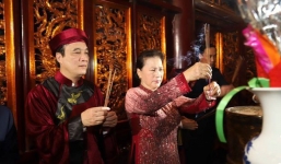 Chủ tịch Quốc hội Nguyễn Thị Kim Ngân dự lễ dâng hương các vua Hùng