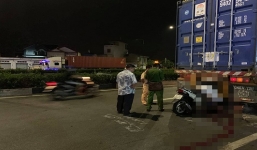 Tông xe máy thẳng vào đuôi container, nam thanh niên tử vong tại chỗ