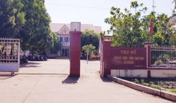 Bắt phó trưởng công an xã nhận tiền của con bạc