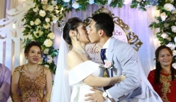 Đỗ Hùng Dũng khóa môi đắm đuối với cô dâu trong tiệc cưới