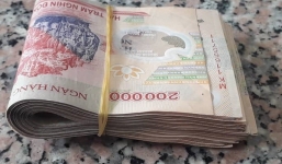 Nhặt được 10 triệu đồng, bé gái 13 tuổi mang đến công an trình báo