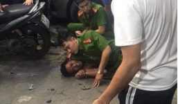 Khống chế kẻ nghi ngáo đá chém người giữa phố