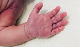 Bất chấp nguy hiểm, Hải Băng sinh con thứ 3 cho Thành Đạt