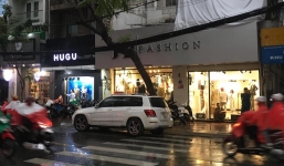 TP.HCM: Hỗn chiến trước cửa hàng thời trang, 2 người bị thương nặng