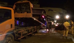 Mercedes chạy với tốc độ kinh hoàng, tông liên tiếp 3 căn nhà, 3 người thương vong