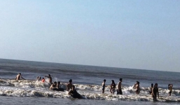 Thanh Hóa: Hai du khách tử nạn khi đi tắm biển