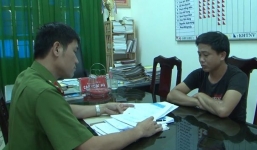 Tạm giữ 'phi công' dùng clip nóng tống tiền người tình hơn mình chục tuổi