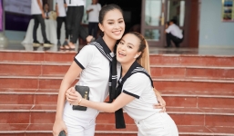 Hoàng Thùy Linh bất ngờ đi xế sang của vua cafe Đặng Lê Nguyên Vũ dự sự kiện