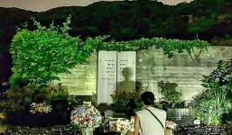 Suốt 9 năm qua, So Ji Sub vẫn âm thầm đến viếng mộ bạn thân Park Yong Ha