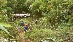 Quảng Ninh: Xe khách rơi xuống vực, 3 người thương vong