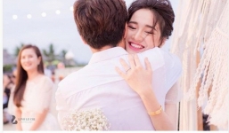 Cưới gần 1 năm, ảnh đính hôn của Trường Giang - Nhã Phương giờ mới lộ diện