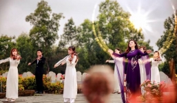 NSƯT Tố Nga mang cả dàn nhạc giao hưởng ra nghĩa trang đường 9 thực hiện MV