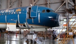 Máy bay Vietnam Airlines bị móp mũi do va chạm với chim