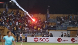 Khởi tố vụ án, triệu tập nhiều CĐV Nam Định bắn pháo sáng ở sân Hàng Đẫy