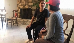 Xa được Nhã Phương sang Mỹ, Trường Giang vẫn không thể thiếu đôi dép tổ ong huyền thoại