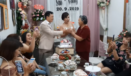 Cô dâu 62 tuổi kỷ niệm 1 năm ngày cưới với chú rể 26