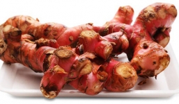 Những lợi ích không ngờ của củ riềng đối với sức khỏe