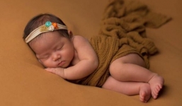 Ca sĩ Khánh Đơn khoe con gái cưng sau gần 1 tháng sinh