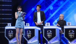 Bỏ rơi Trấn Thành, Hari Won mê mẩn soái ca Quốc Anh tại 'Giọng ca bí ẩn'