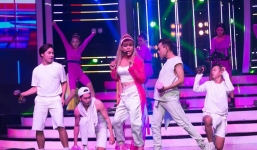 'Giọng ca phi giới tính' Tùng Anh khốn khổ vì giả gái ở Gương mặt thân quen