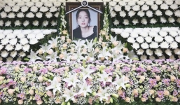 Bố mẹ Goo Hara không tới dự đám tang của con gái