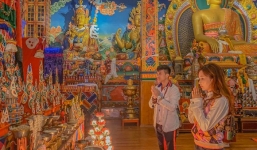 Vợ chồng đại gia Minh Nhựa lại 'trốn con' đi du lịch Ấn Độ