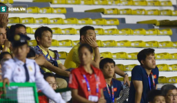 HLV Thái Lan lập tức rời sân sau khi Đức Chinh ghi bàn cho U22 Việt Nam