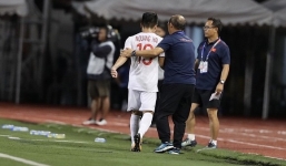 Sao Việt lo lắng cho sức khỏe của Quang Hải sau khi gặp chấn thương