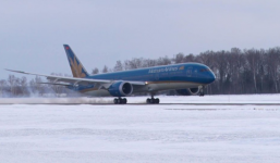 Máy bay Vietnam Airlines từ Hà Nội đi Moscow phải hạ cánh khẩn cấp để cấp cứu hành khách
