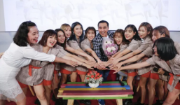 MC Quyền Linh gây bất ngờ khi đỡ đầu ban nhạc toàn mỹ nhân